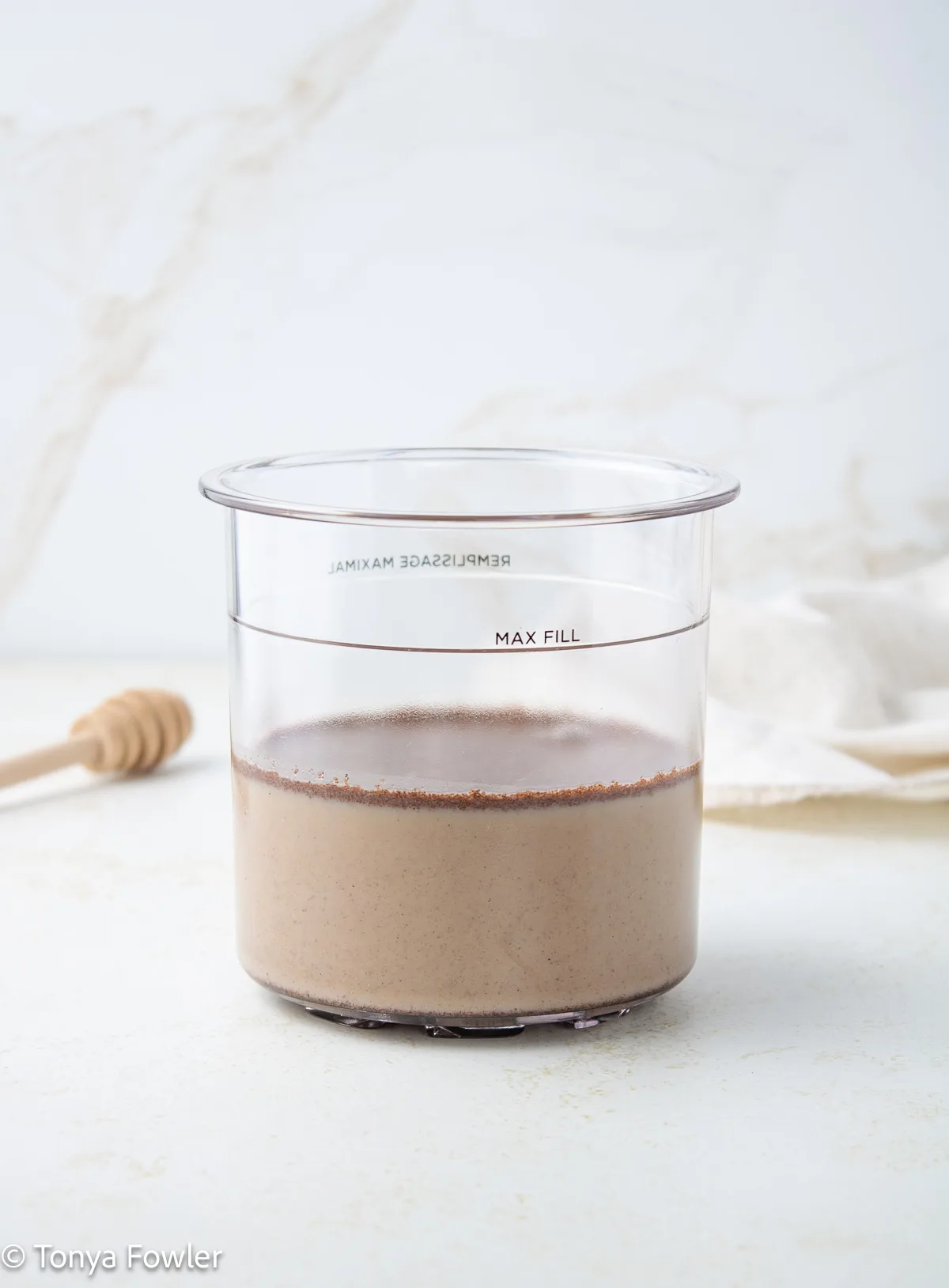 Milk, honey and cinnamon in a pint container